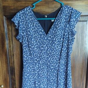 Chic Blue Patterned Dress with Cap Sleeves